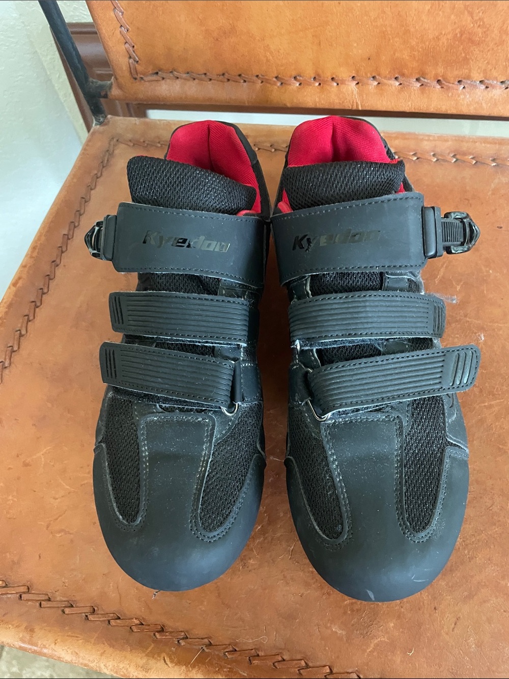 Men's Cycling Shoes with Red Lining